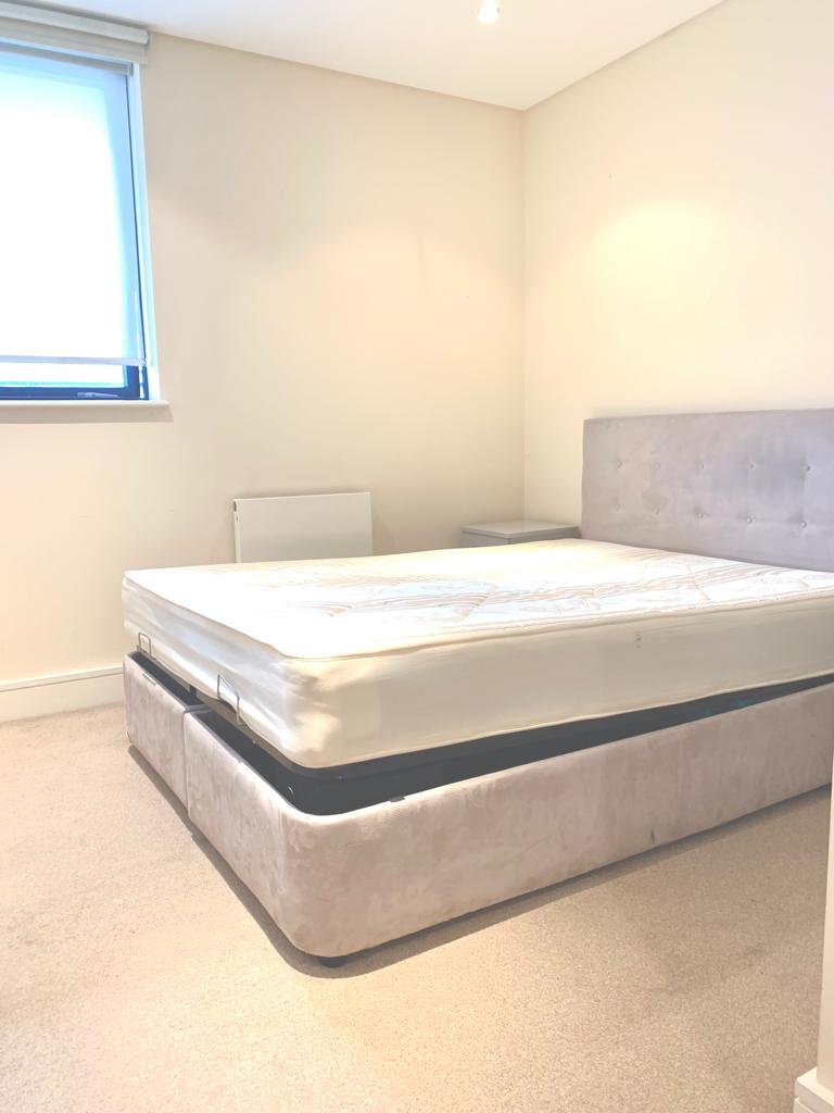 Flat Downham Road in Greater London