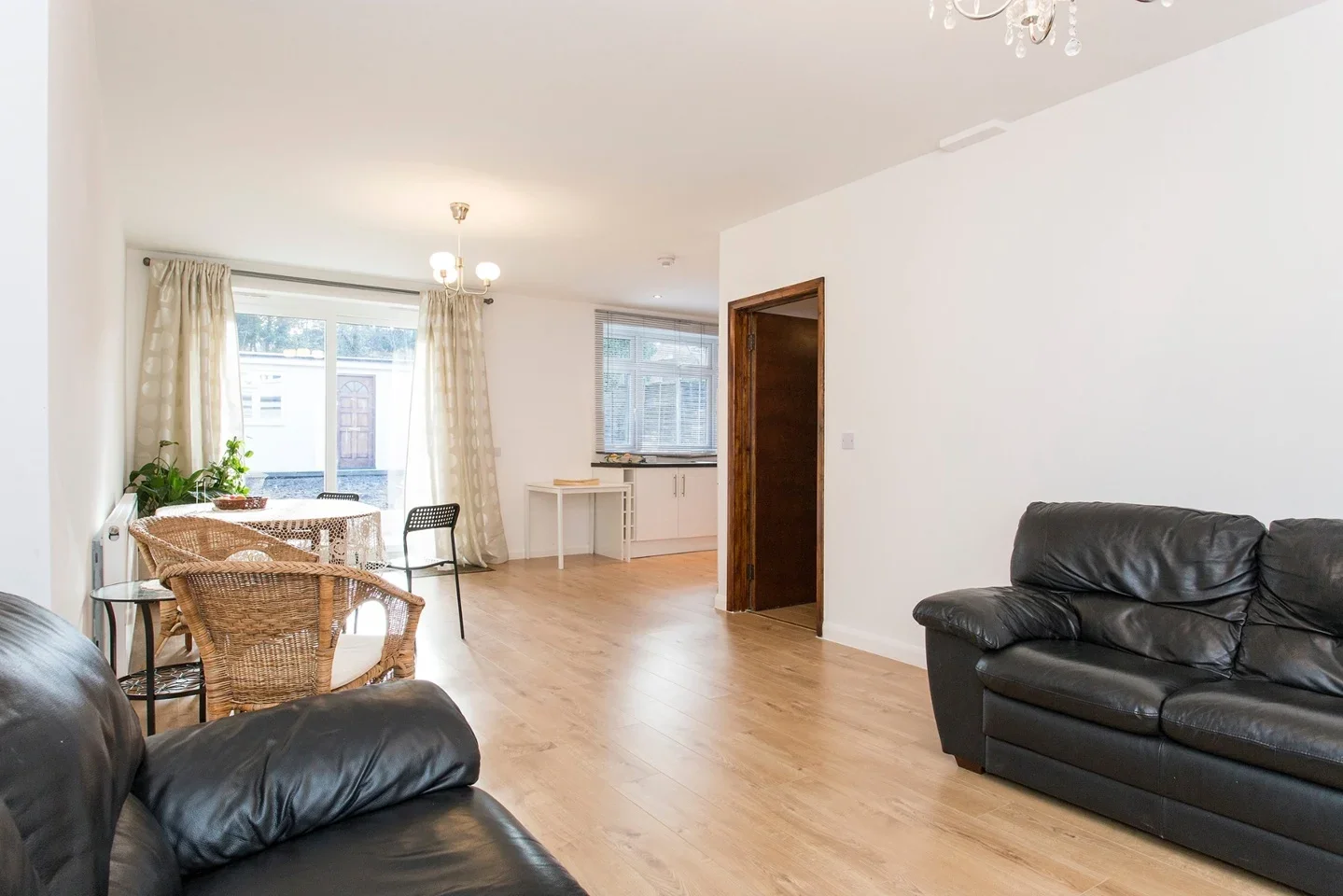 Room Robin Lane in Greater London
