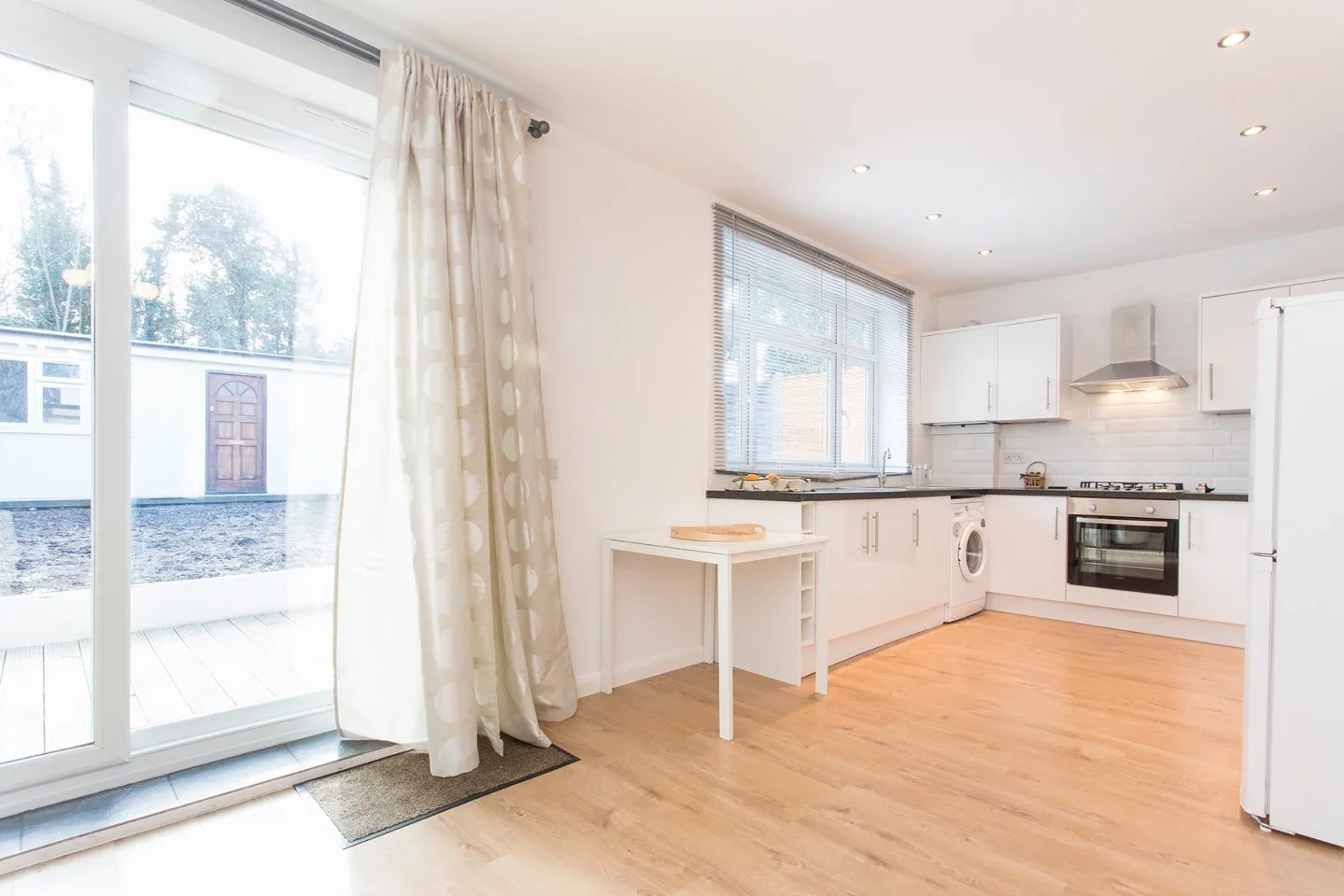 Room Robin Lane in Greater London