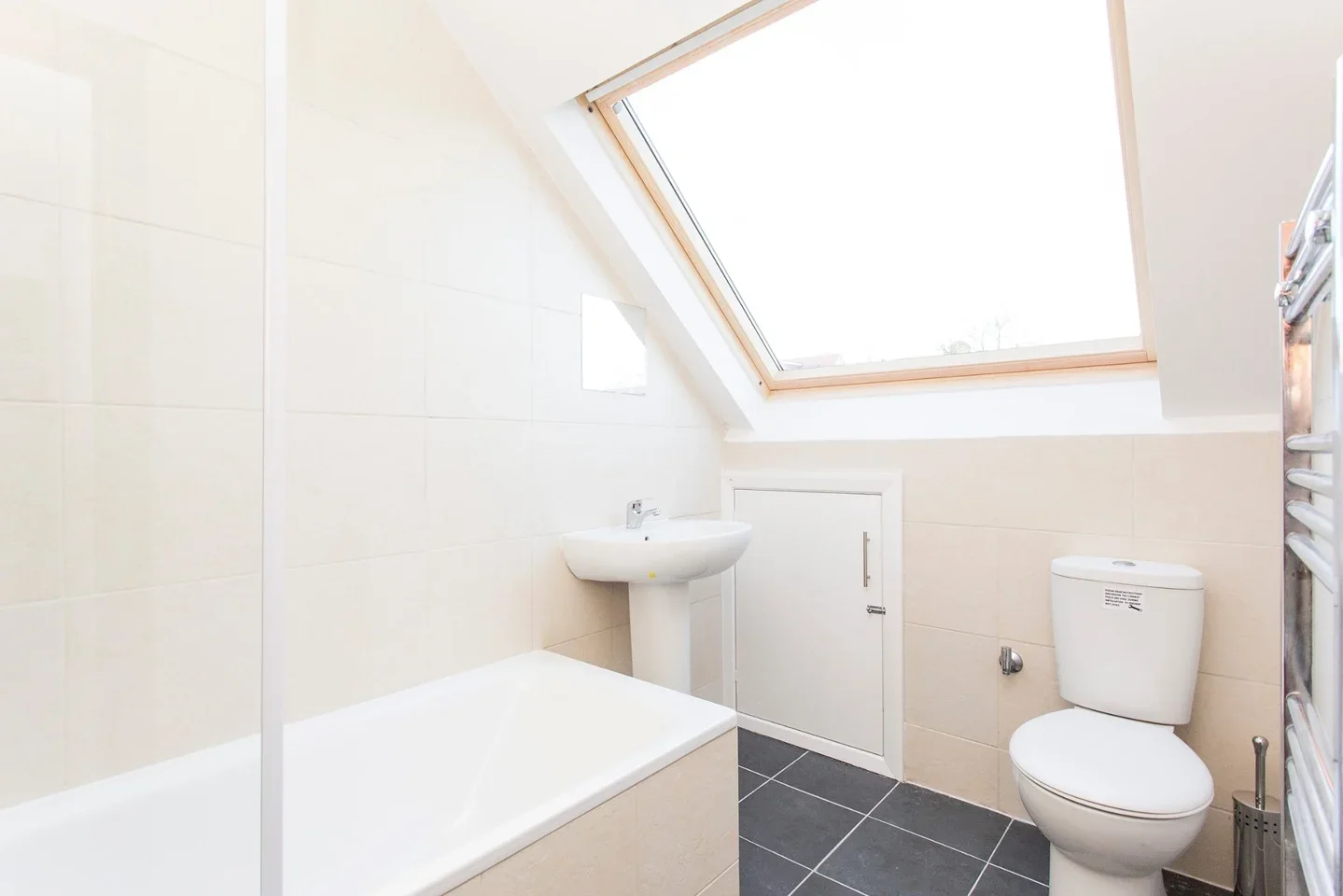 Room Robin Lane in Greater London