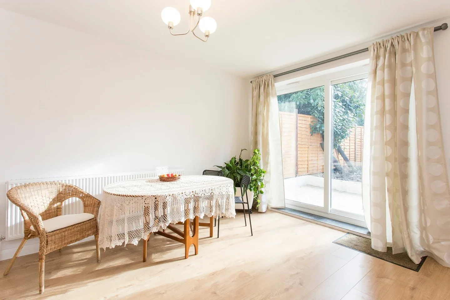 Room Robin Lane in Greater London