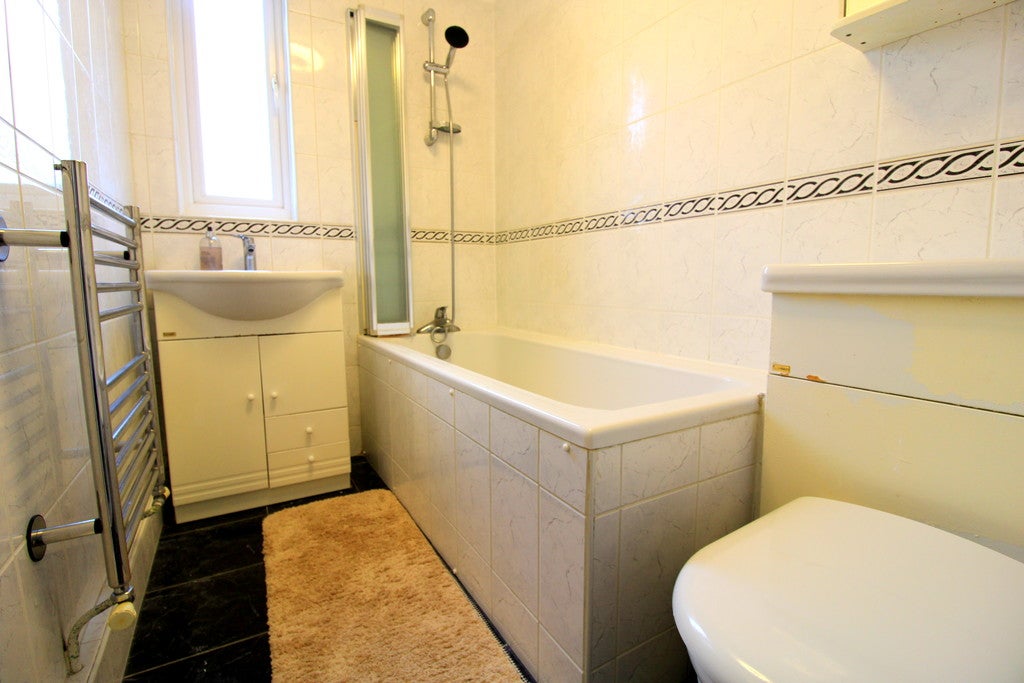 Flat Lily Close in Greater London