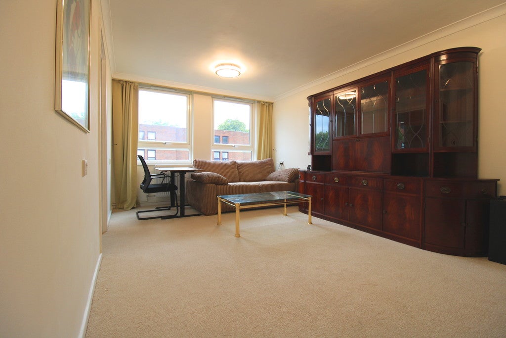 Flat Lily Close in Greater London