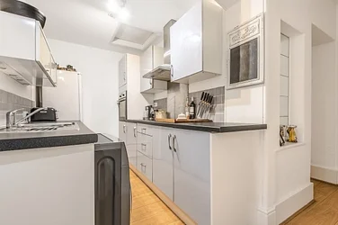 Flat Langton Way in Greater London