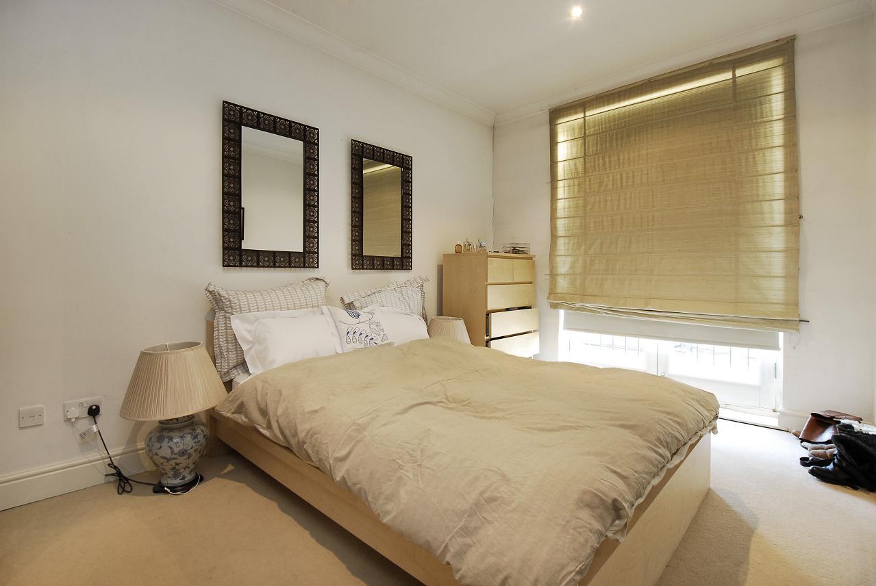 Flat Upper Street in Greater London