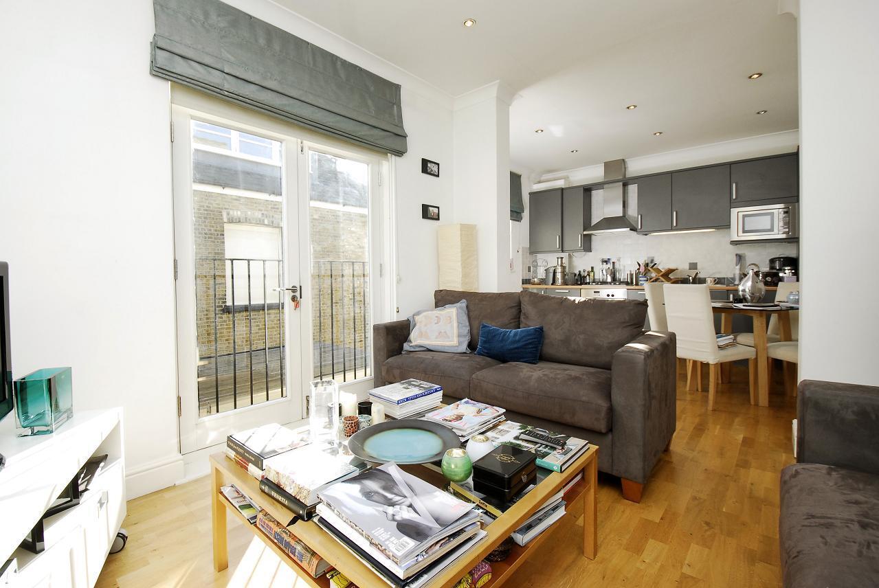 Flat Upper Street in Greater London