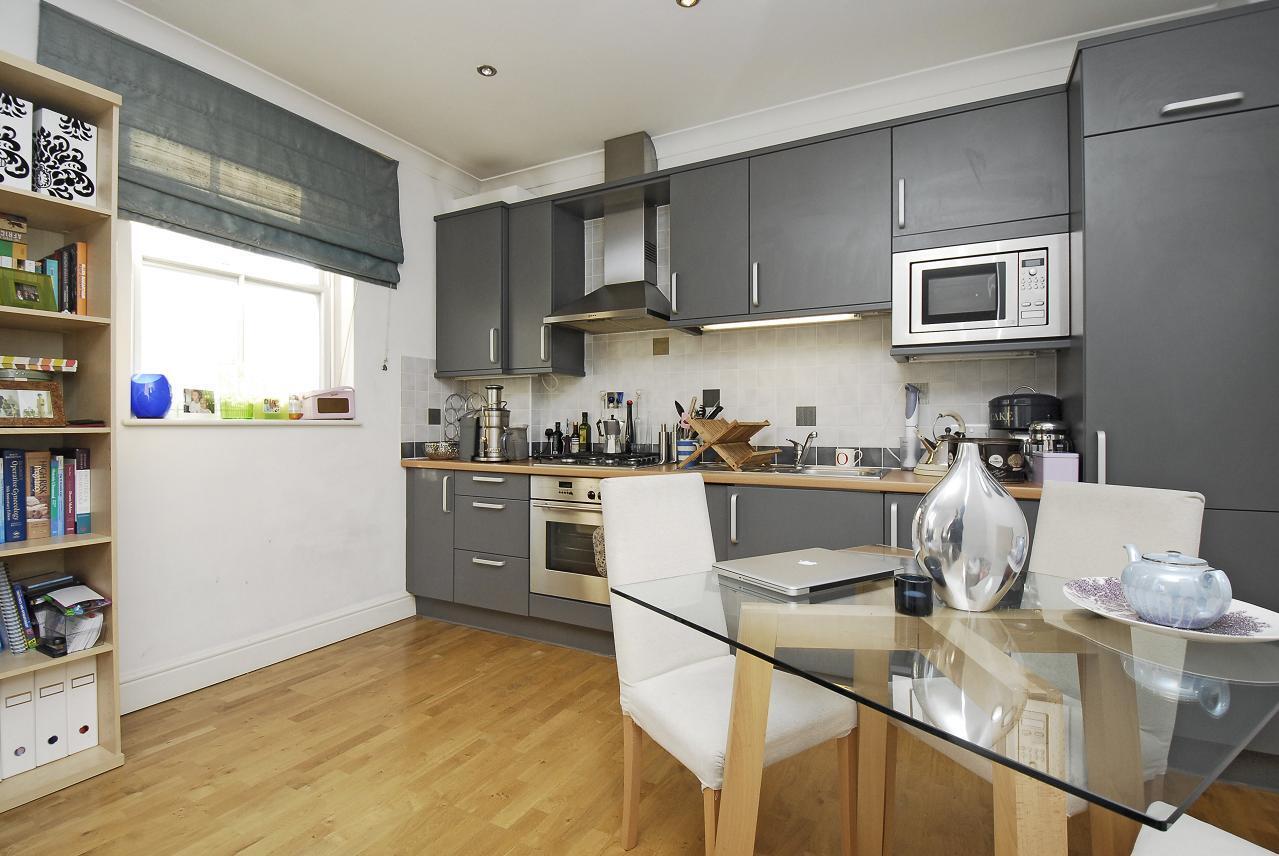 Flat Upper Street in Greater London