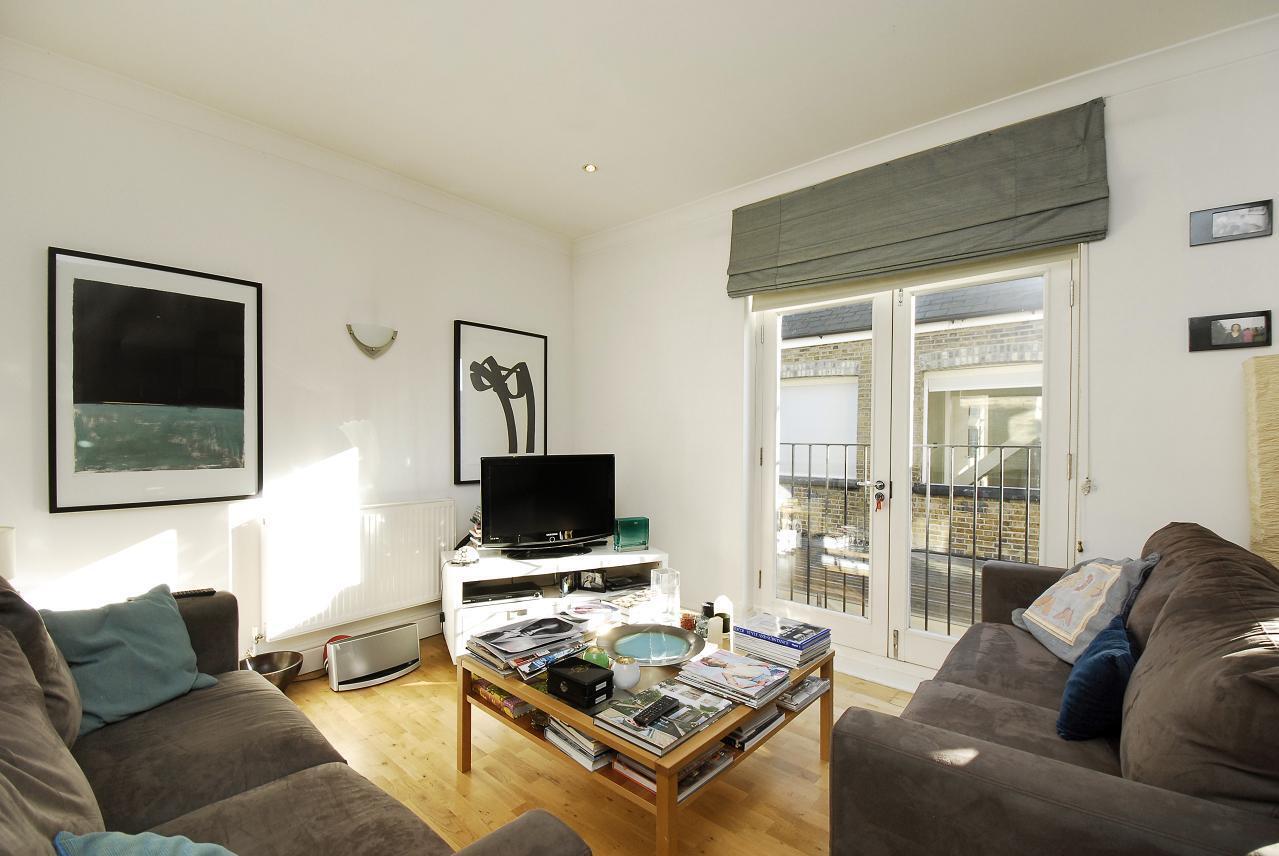 Flat Upper Street in Greater London