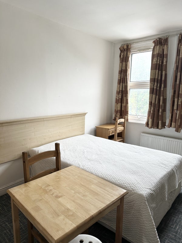 Room Talgarth Road in Greater London