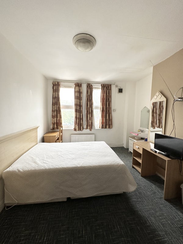 Room Talgarth Road in Greater London