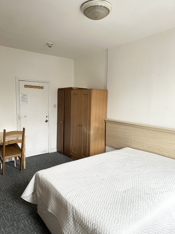 Room Talgarth Road in Greater London