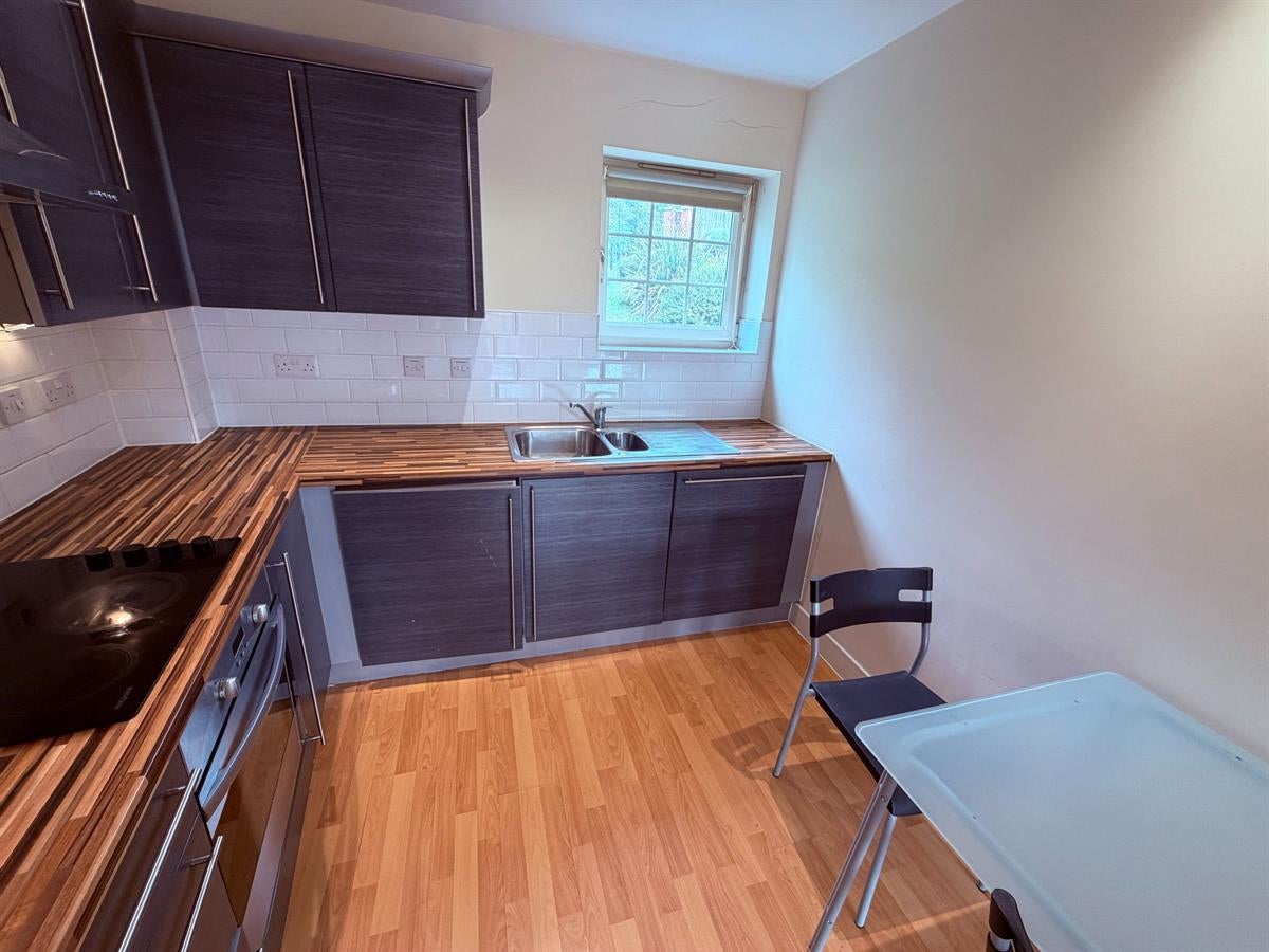 Flat Holywell Heights in Sheffield
