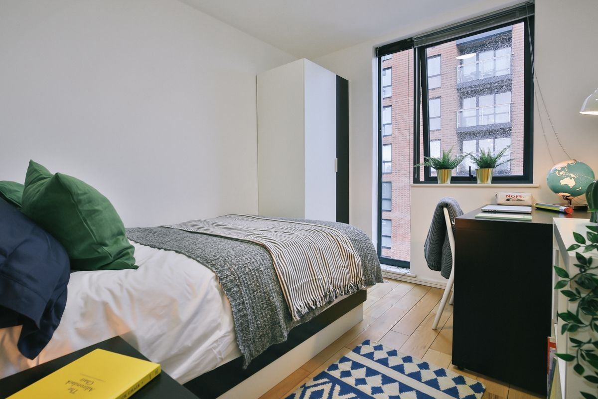 Room Myrtle Street in Liverpool