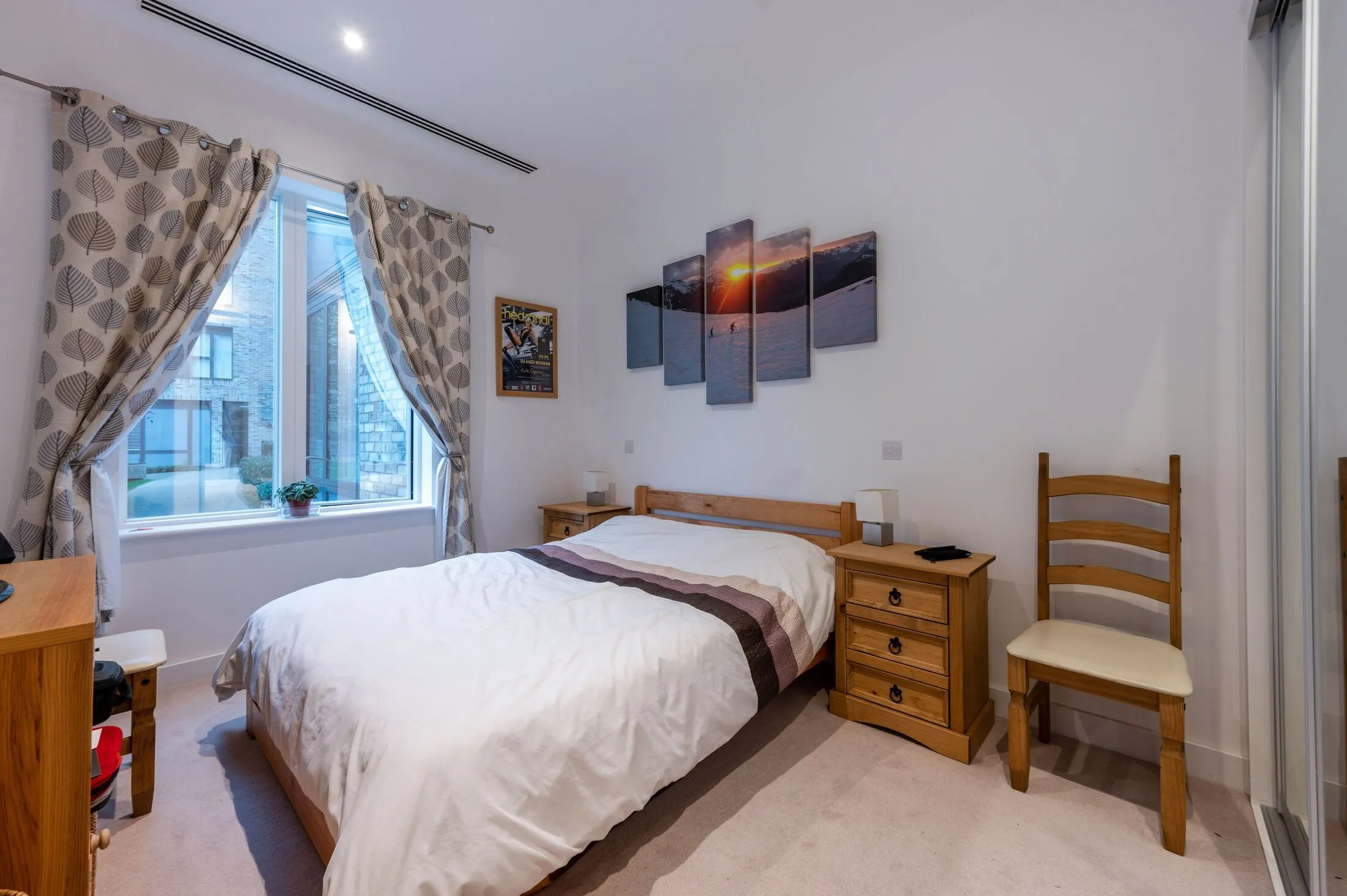 Flat Cherry Orchard Road in Greater London