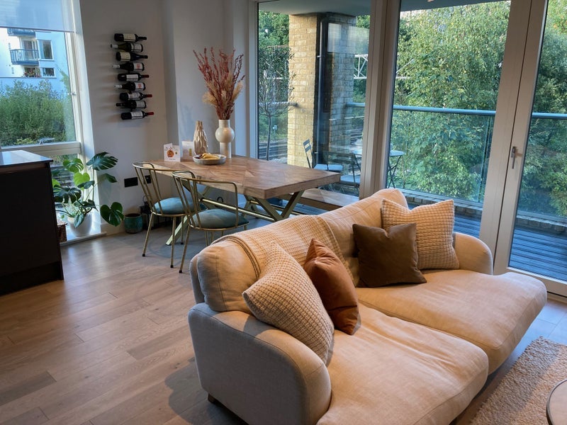 Flat Putney Bridge Road in Greater London