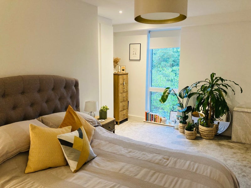 Flat Putney Bridge Road in Greater London
