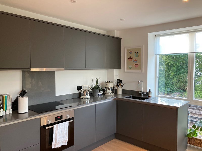 Flat Putney Bridge Road in Greater London