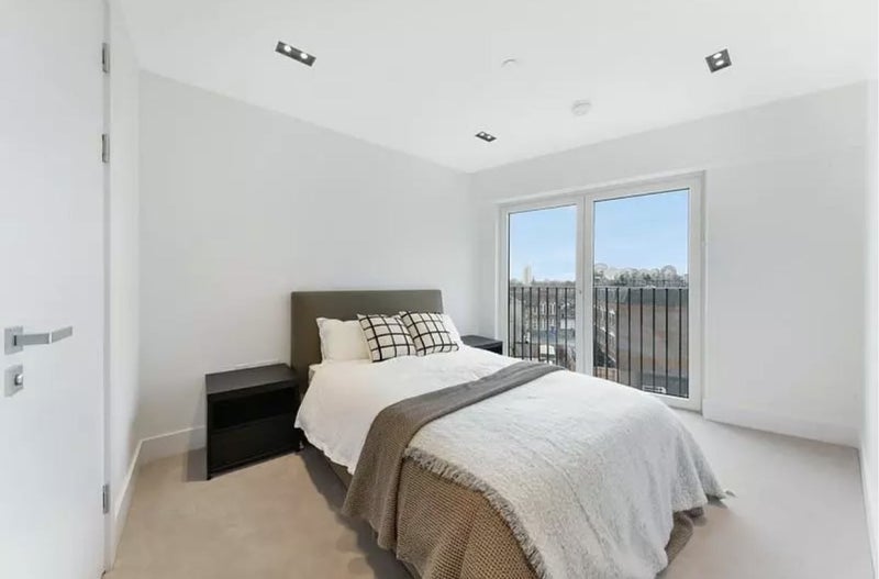 Room Trenchold Street in Greater London