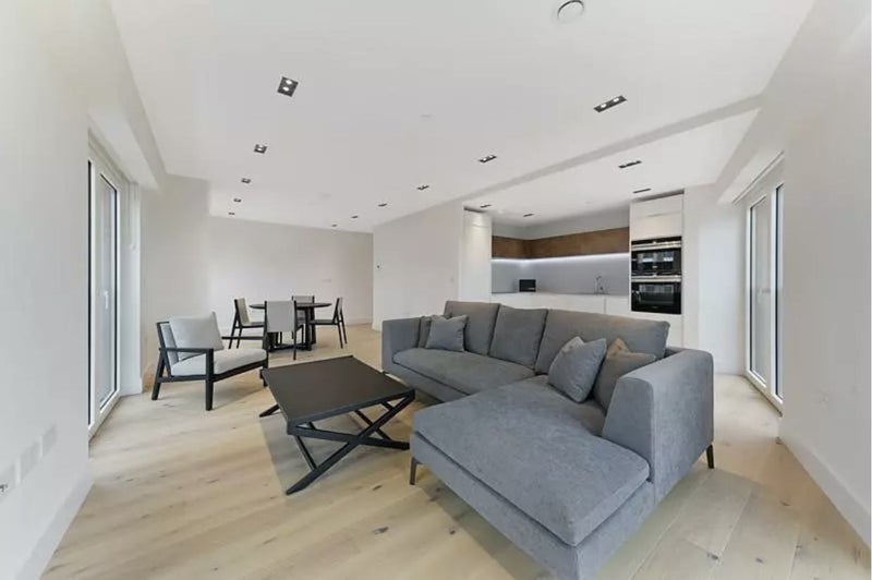 Room Trenchold Street in Greater London