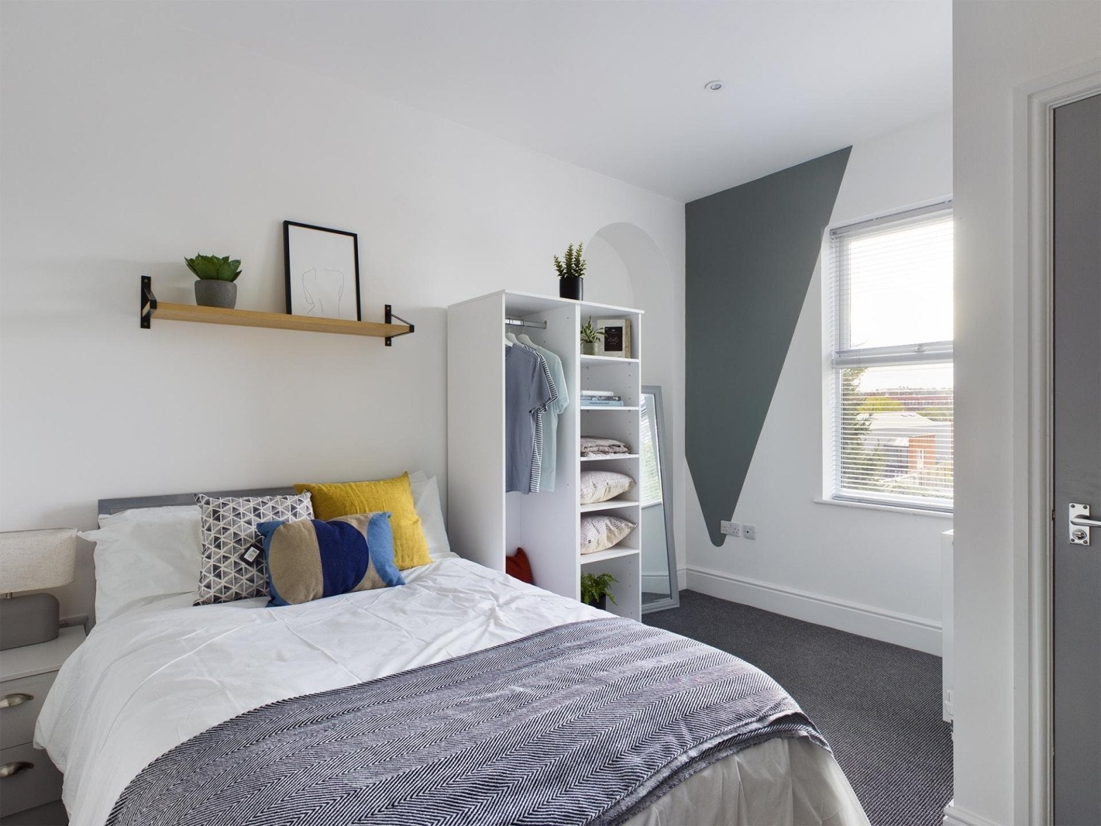 Room Saint Hugh Street in Lincoln