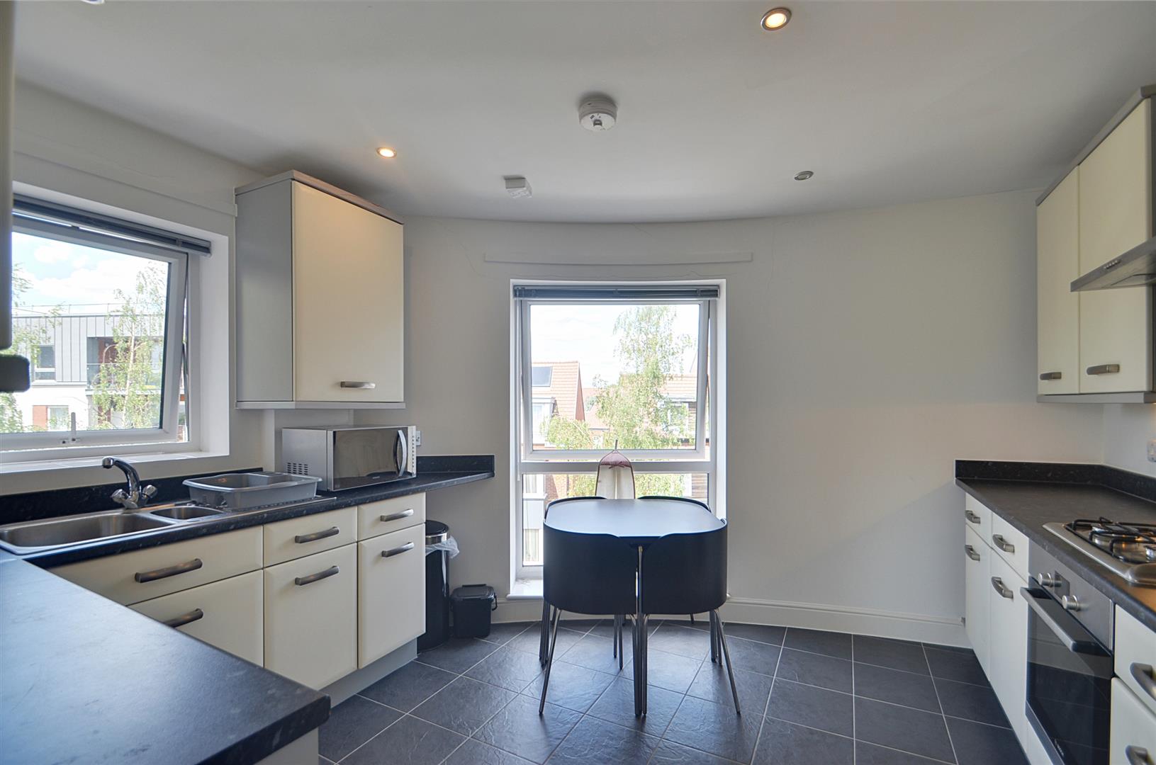 Flat Drinkwater Road in Greater London