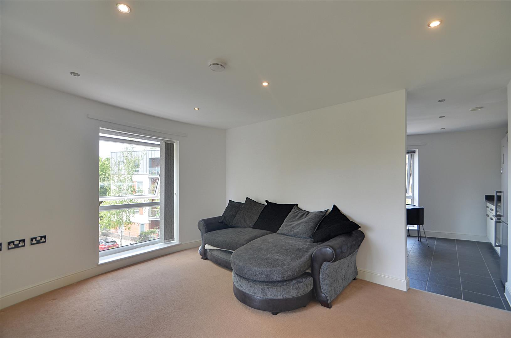 Flat Drinkwater Road in Greater London