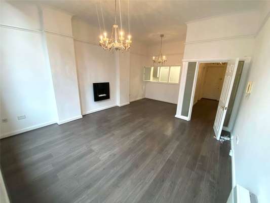 Flat Chepstow Street North in Manchester