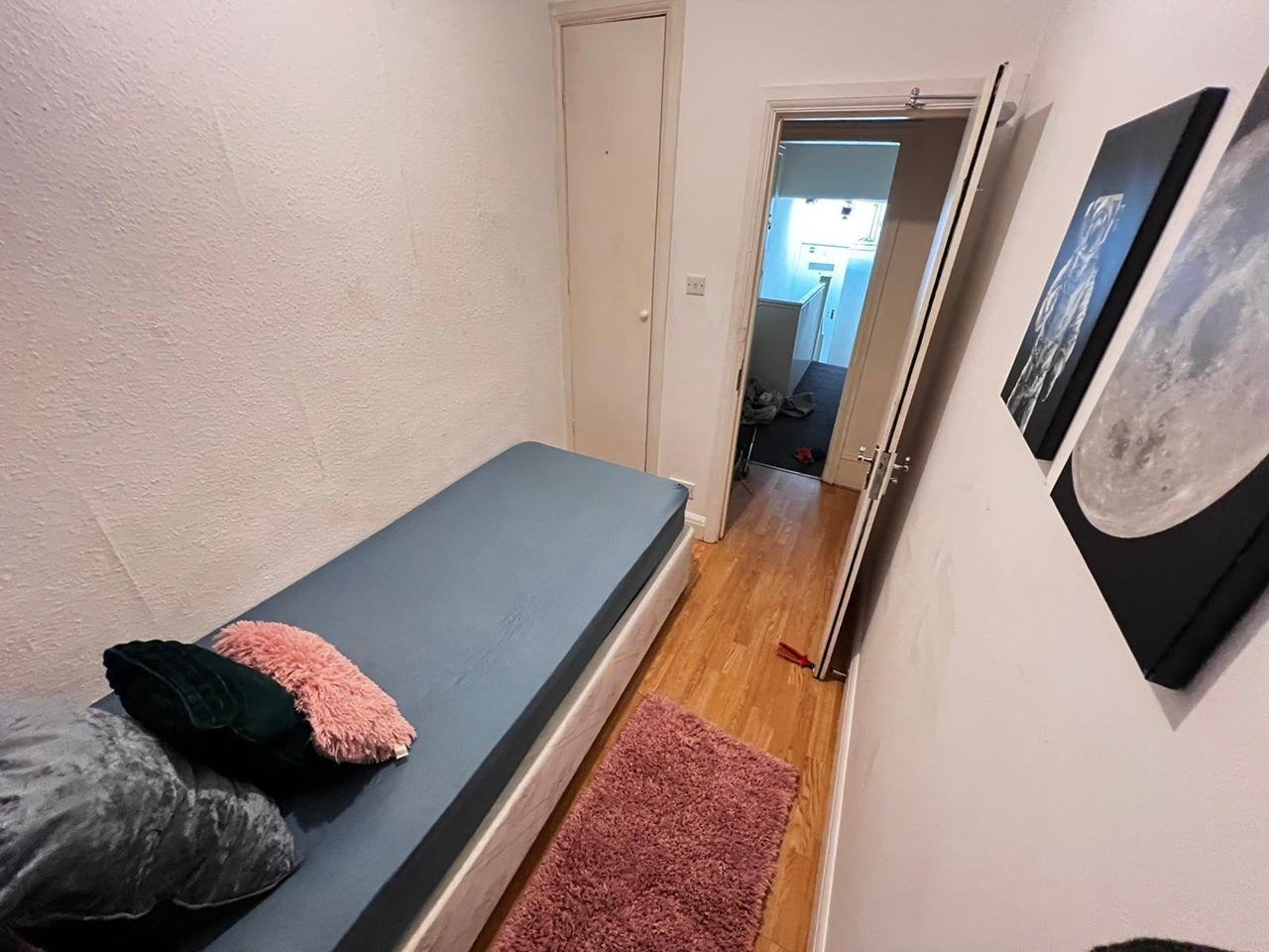 Room Maybury Gardens in Greater London