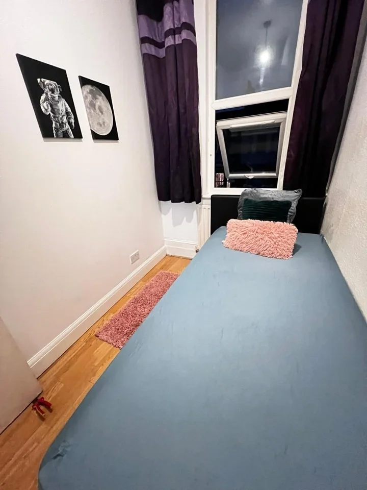 Room Maybury Gardens in Greater London