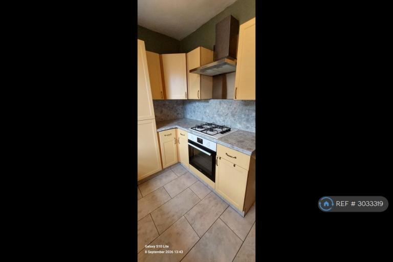 Flat Seamoor Road in Bournemouth