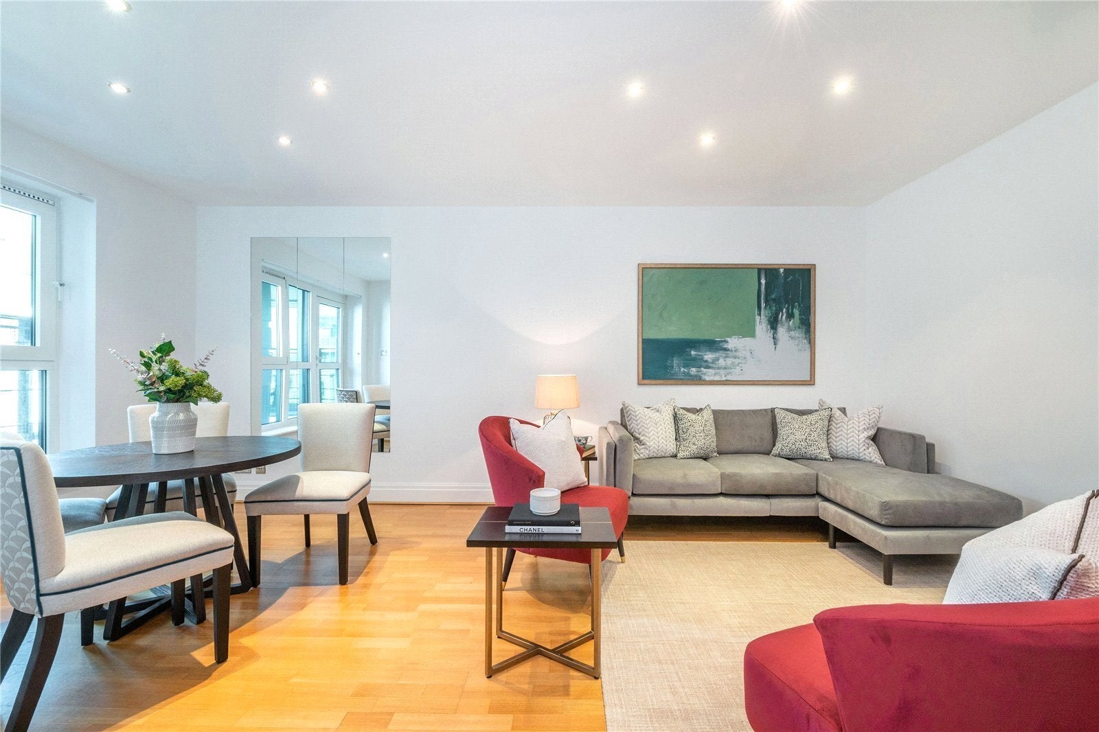 Flat Warwick Road in Greater London