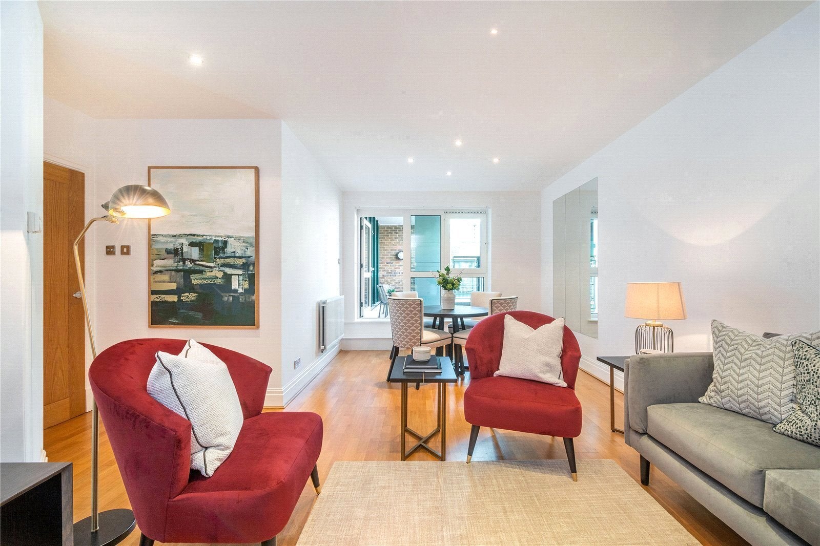 Flat Warwick Road in Greater London