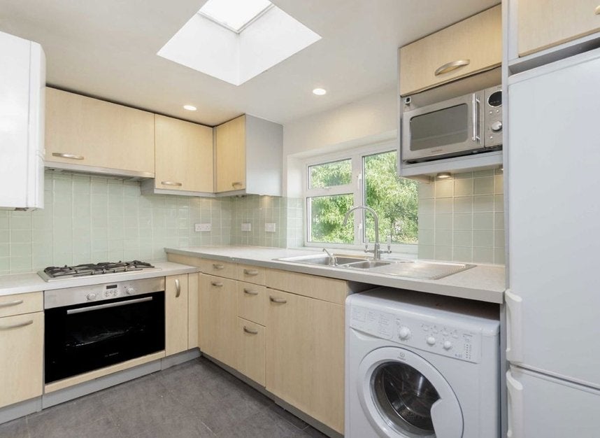 Flat De Morgan Road in Greater London
