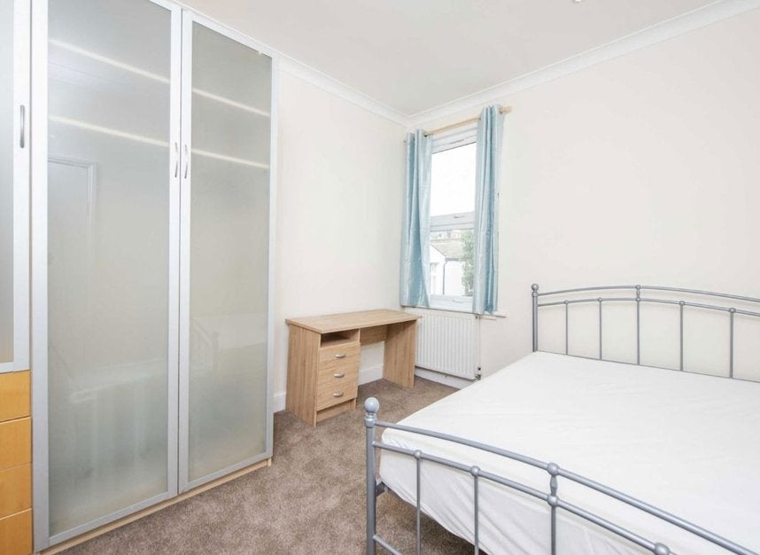 Flat De Morgan Road in Greater London