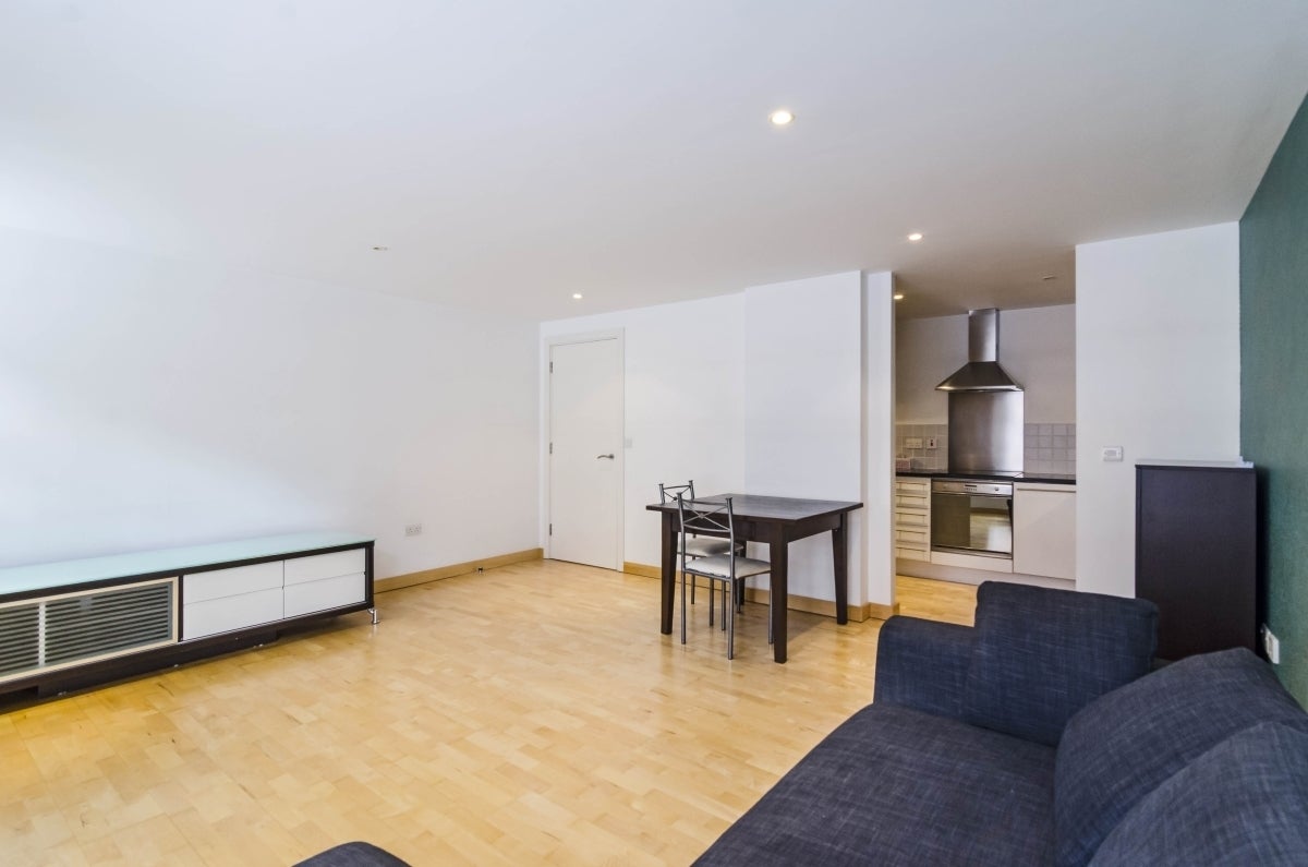 Flat Leyden Street in Greater London