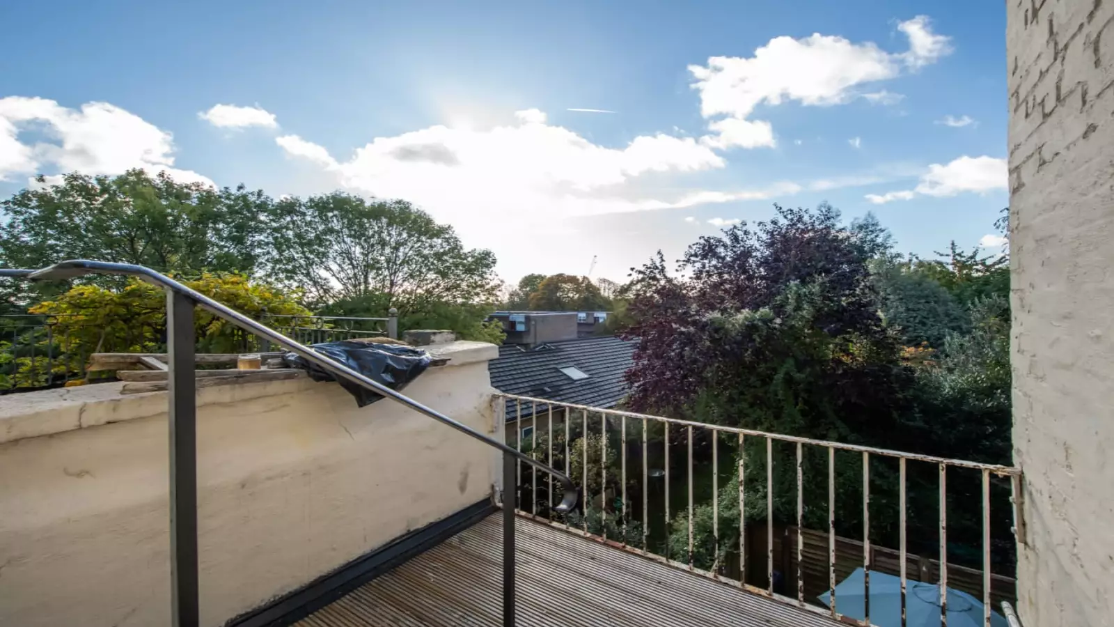 Flat Hazellville Road in Greater London