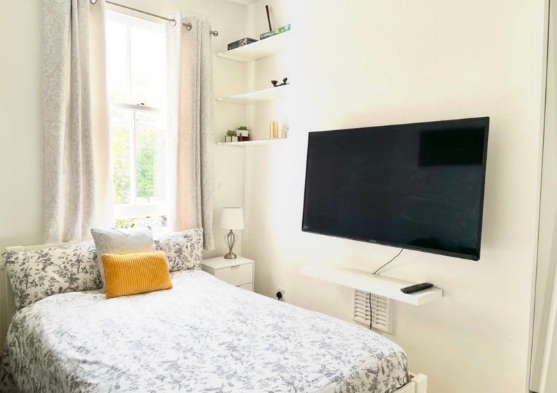 Room McDowall Road in Greater London