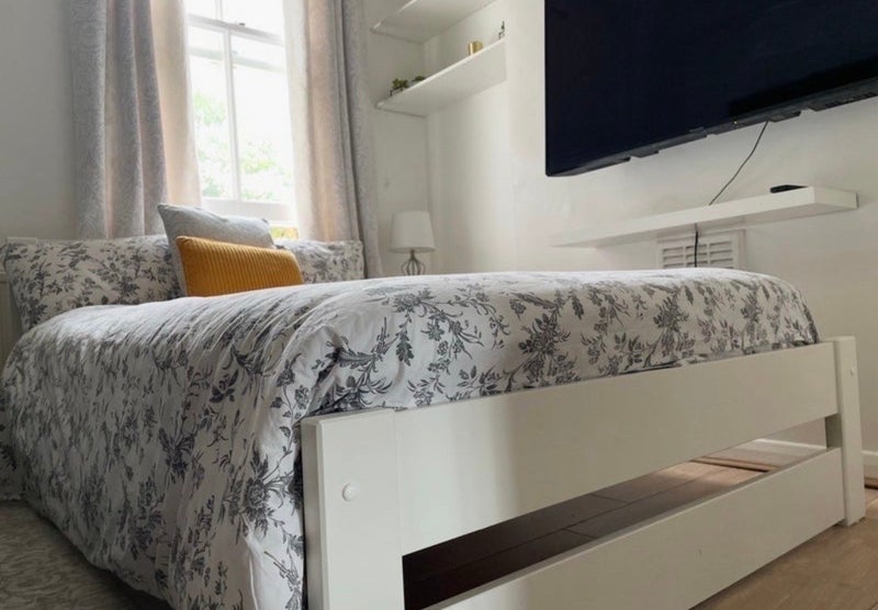 Room McDowall Road in Greater London