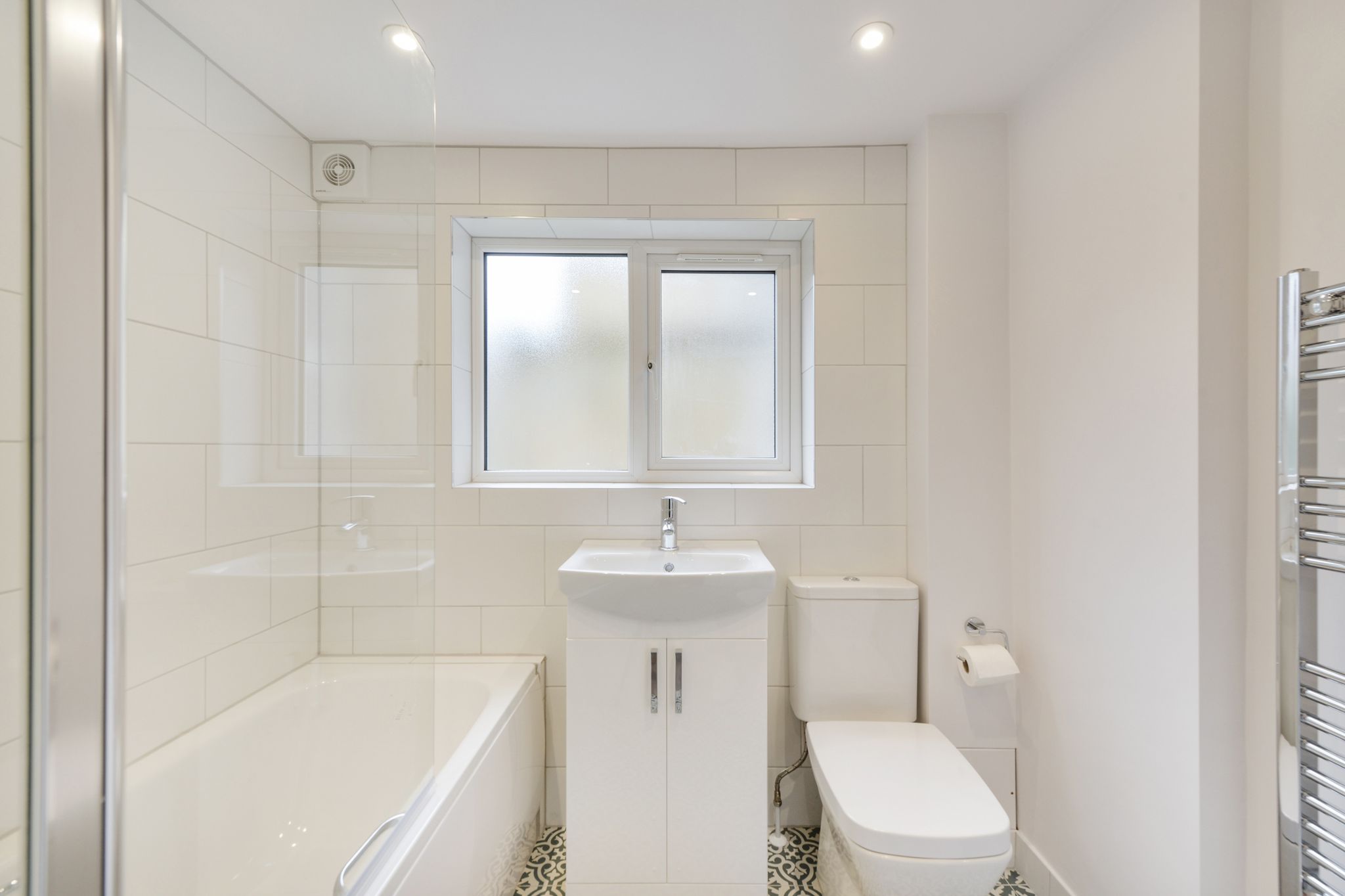 Flat Askew Crescent in Greater London