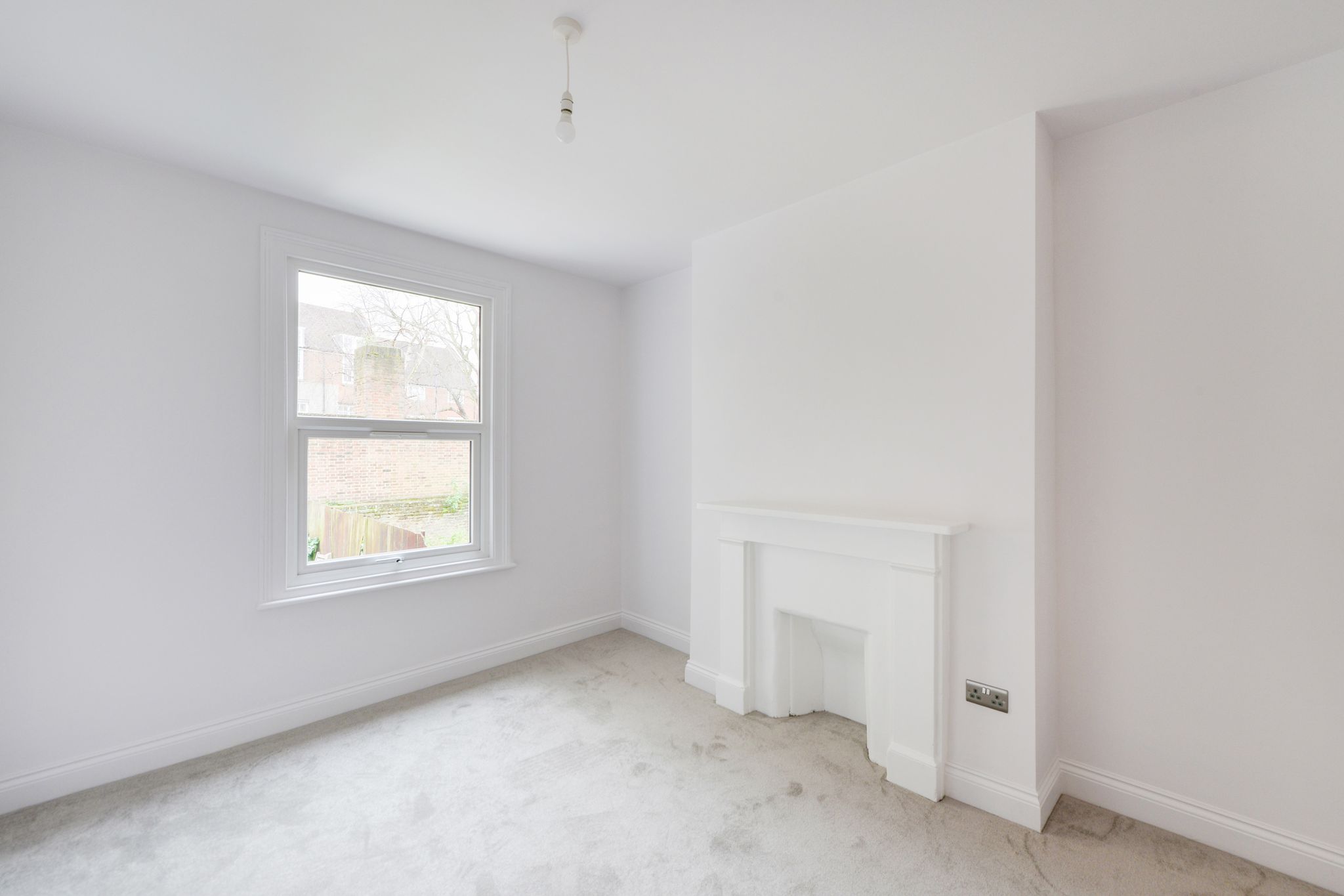 Flat Askew Crescent in Greater London