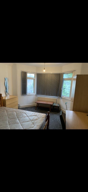 Room Woodford Green Road in Birmingham