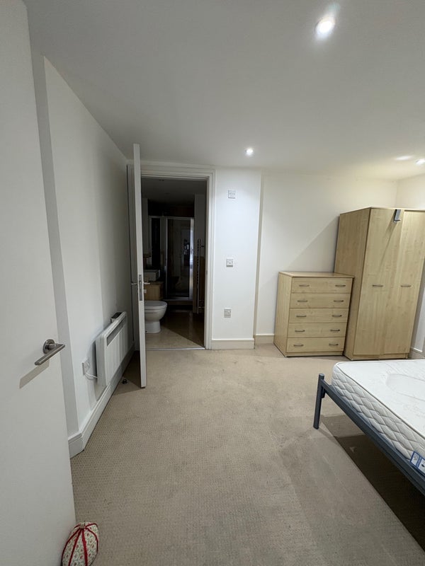 Room Wandsworth High Street in Greater London