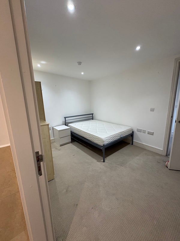 Room Wandsworth High Street in Greater London