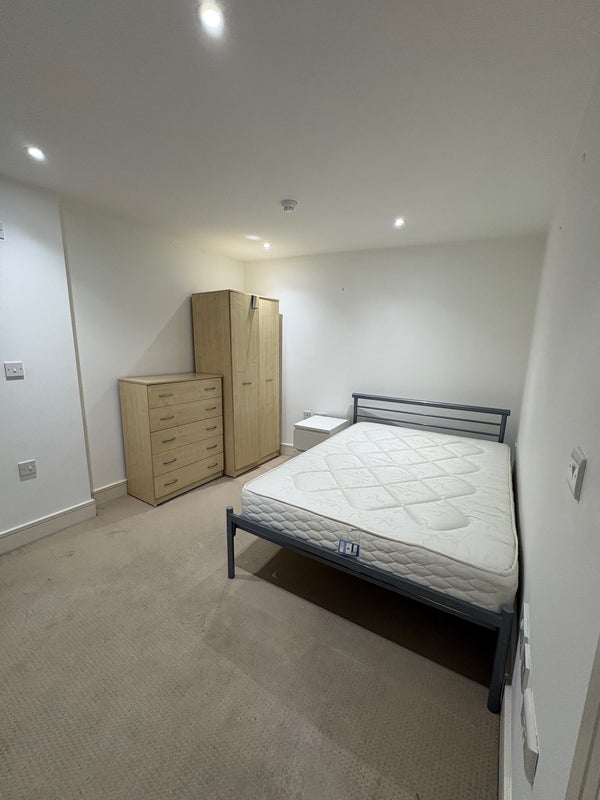 Room Wandsworth High Street in Greater London