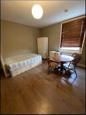 Flat Malwood Road in Greater London