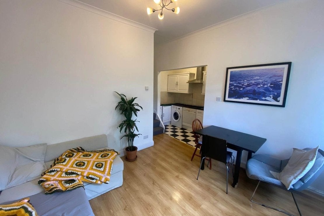 Flat Brondesbury Road in Greater London