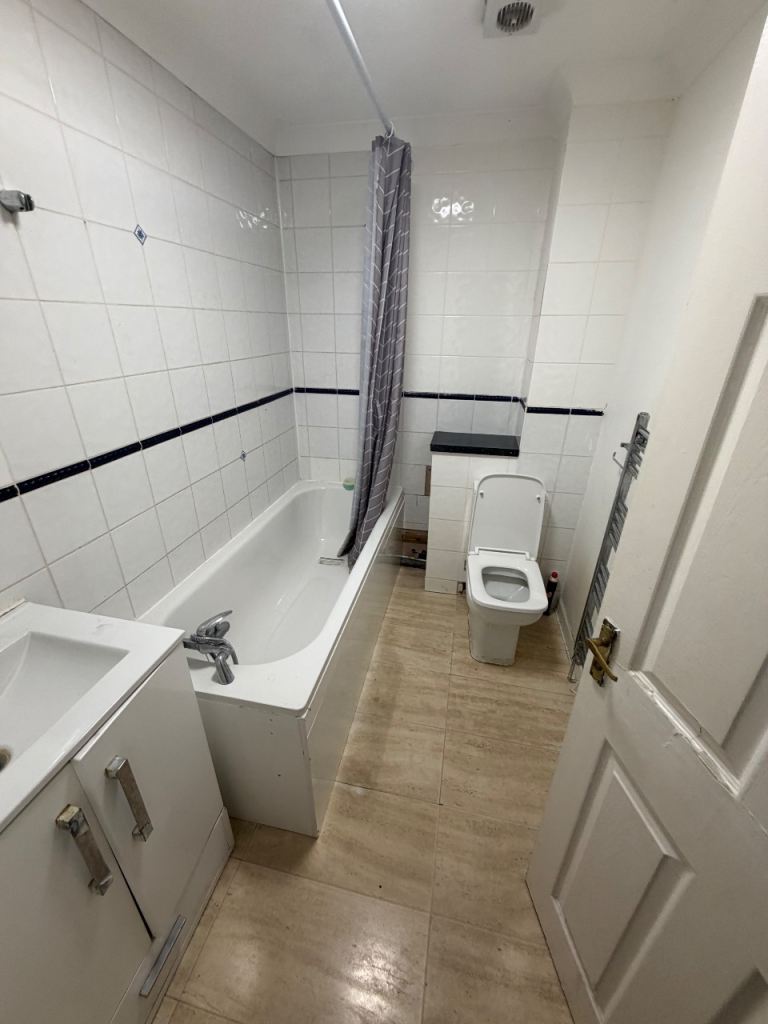 Flat Minimax Close in Greater London