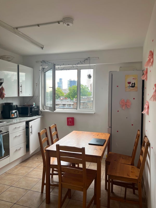 Room Cropley Street in Greater London