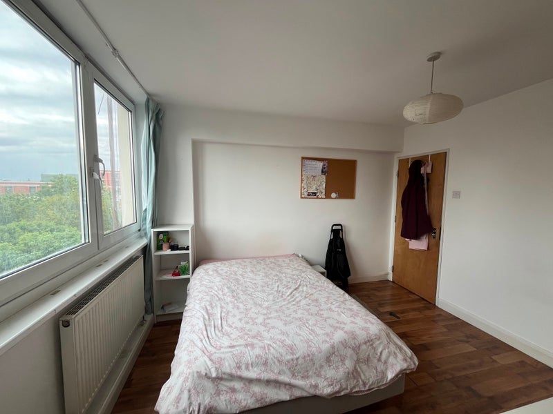Room Cropley Street in Greater London