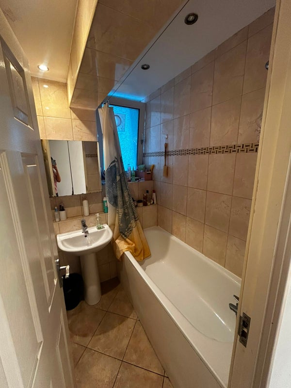Room Cropley Street in Greater London